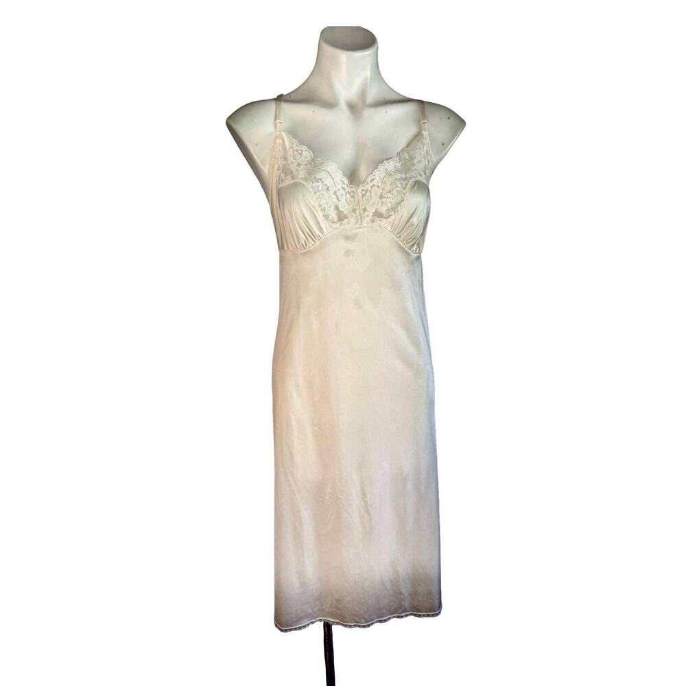 Vintage Vassarette Nylon Full Slip 1970s Lace V-Bodice Ivory Size 44 - Picture 4 of 14